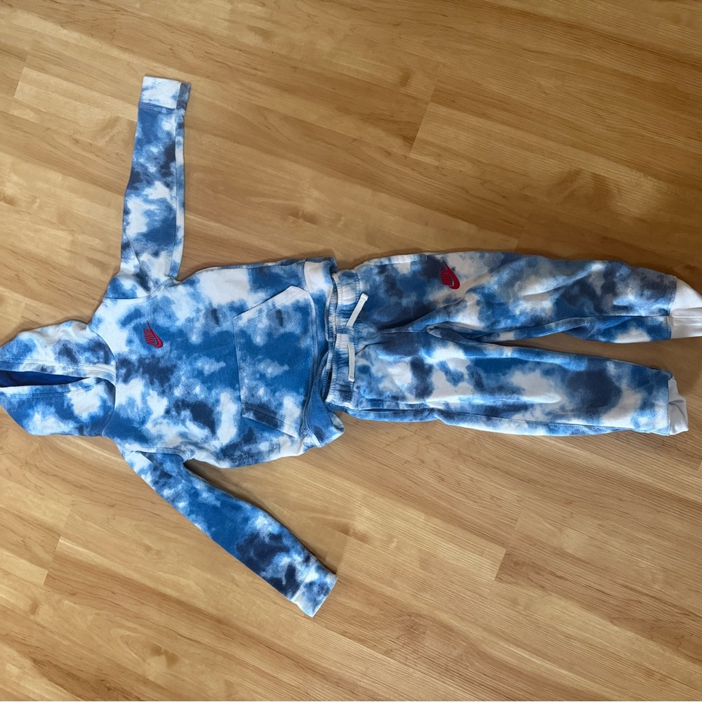 Nike Red Logo Blue and White matching sweat set